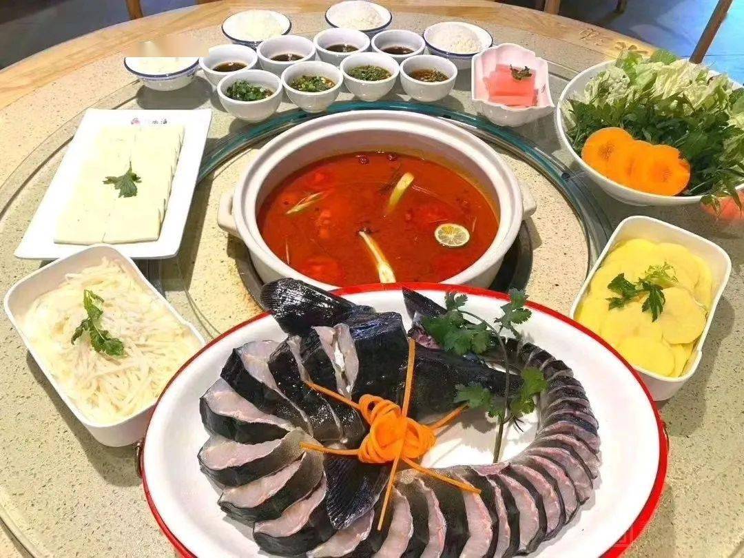环境超级漂亮的黔水渔布依酸汤鱼原价215元套餐抢购价仅需128元