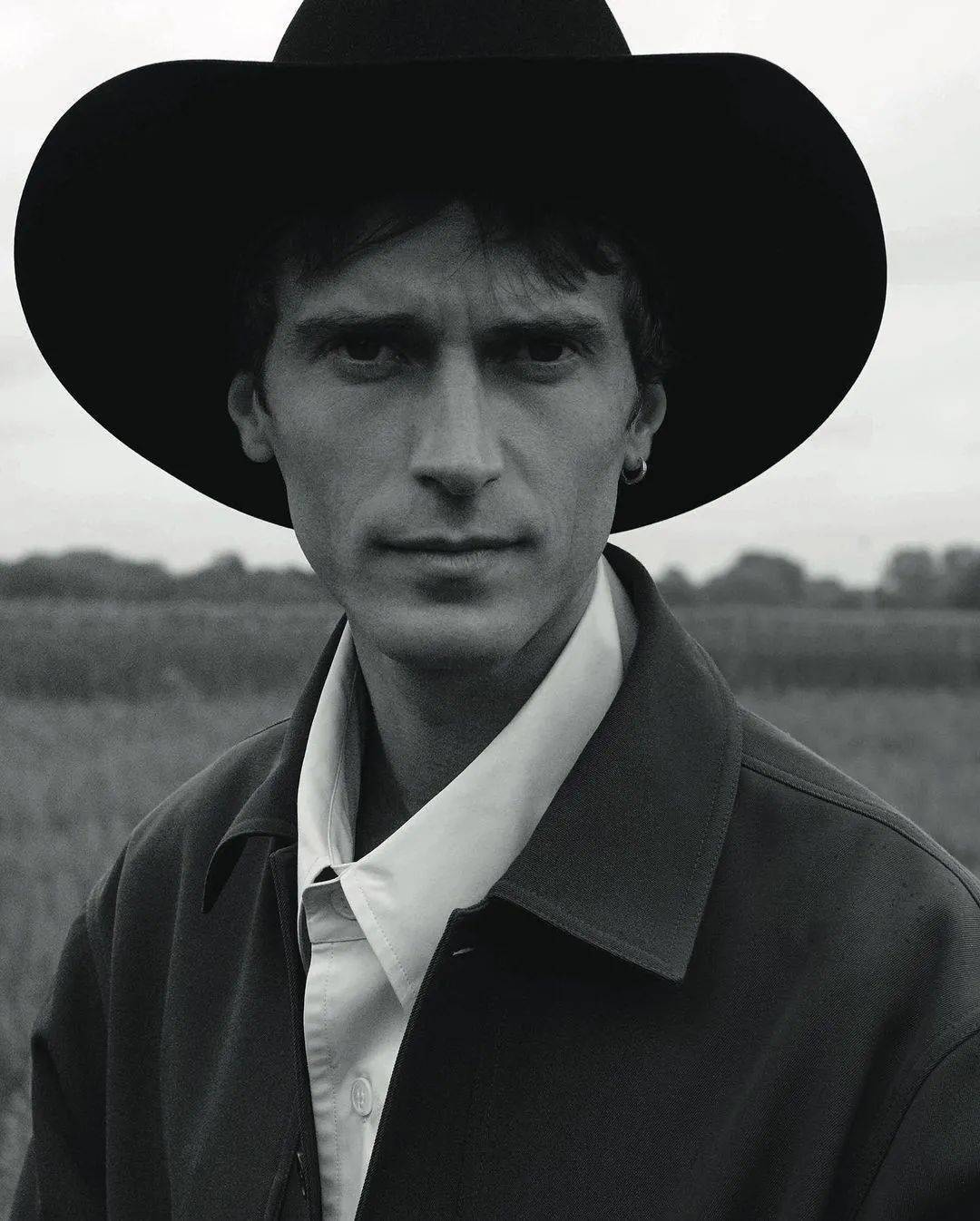 乌克兰男士版《vogue》是这样介绍clement chabernaud的:"作为世界上