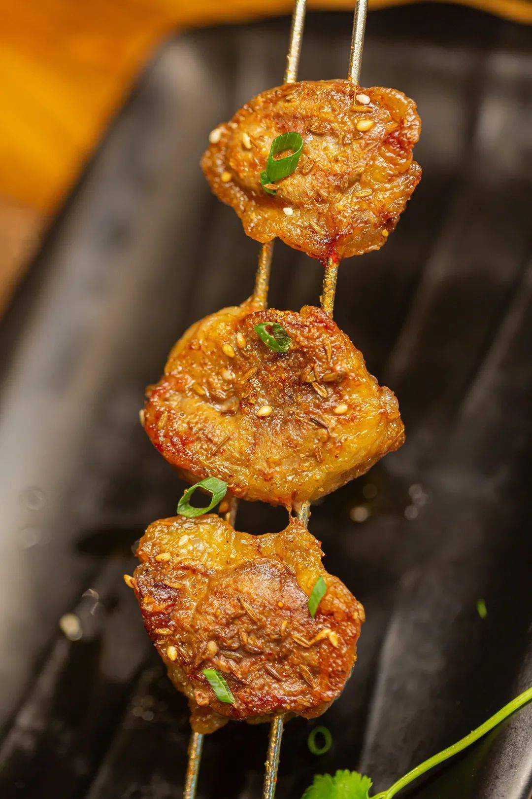 烤羊腰子烤鸡翅中香辣味和蜂蜜芥末味各一串哦~烤羊肉串烤金针菇烤