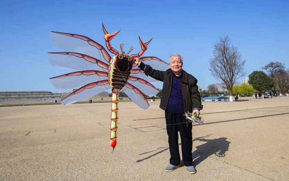 三秦非遗丨风筝大师张天伟他让风筝能飞能动还能唱