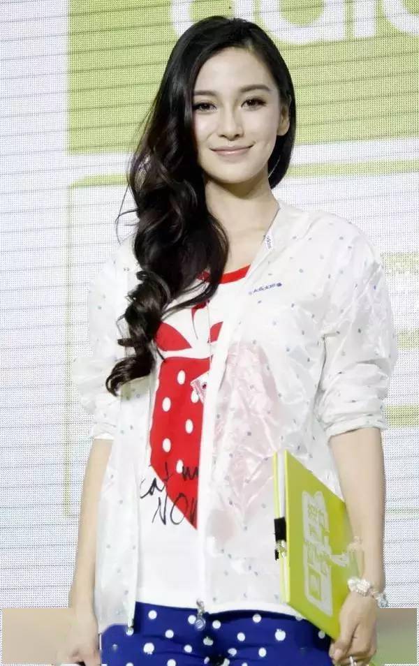 学明星把长发放一边就够时尚了!_卷发