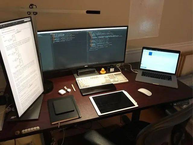 为什么程序员工位上总会摆着小黄鸭