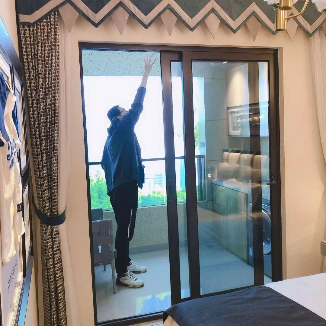 东北小伙在萧内上火了只因一张看房照片年薪50万想在萧山找另一半孩子