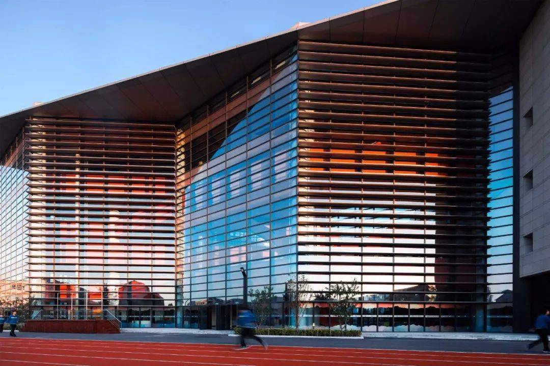 鼎世集团,香港华艺设计等单位工作,现任哈尔滨工业大学建筑设计研究院