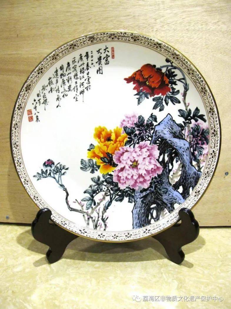 欧兆祺广彩作品大气蓬勃,具有张力,自成风格,受到无数广彩爱好者和