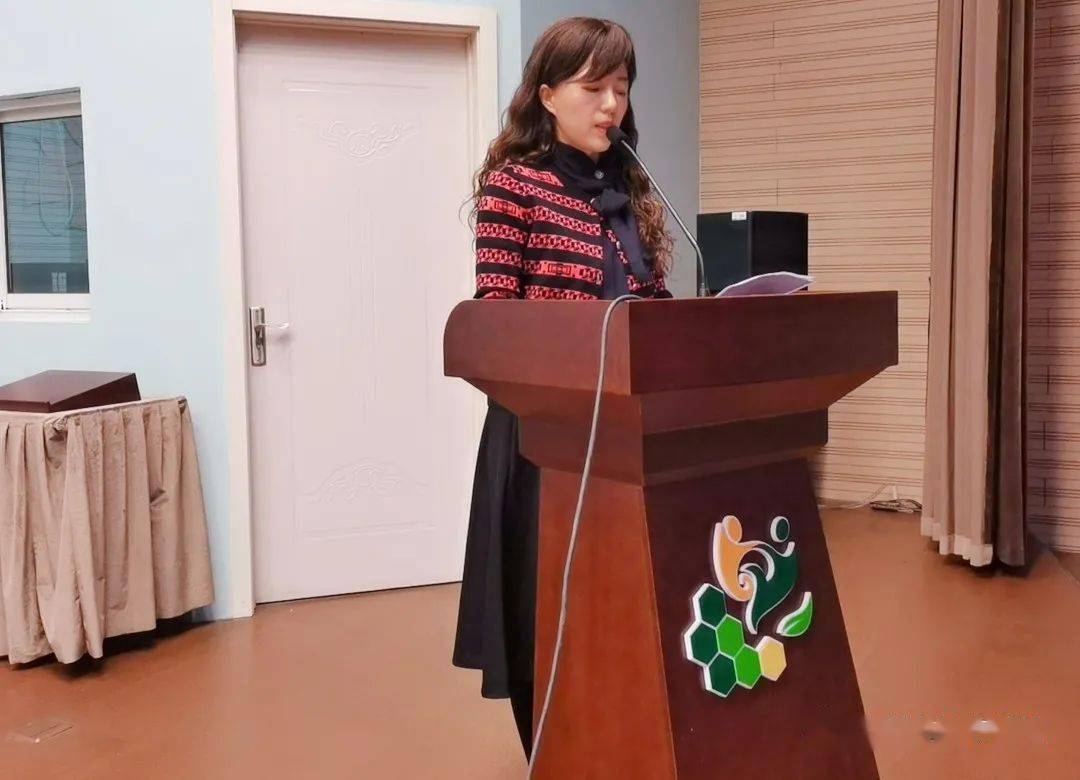 在徐婕副园长的带领下,老师们一起诵读周公的经典语录,身为教师要勤于