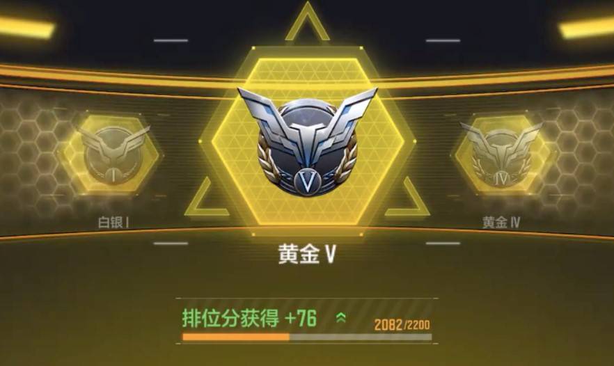 使命召唤手游对比和平精英,人均王牌水平?外设都打不过