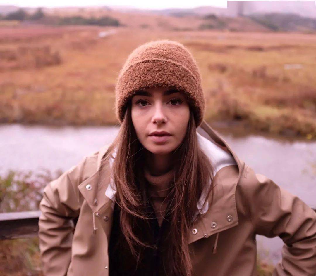 追emilyinparis感受莉莉柯斯林的美颜暴击