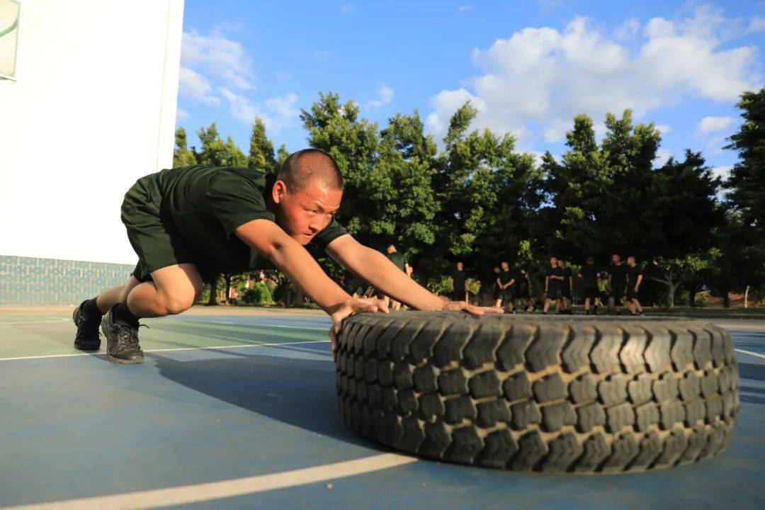 兵哥哥的小轮胎大花样