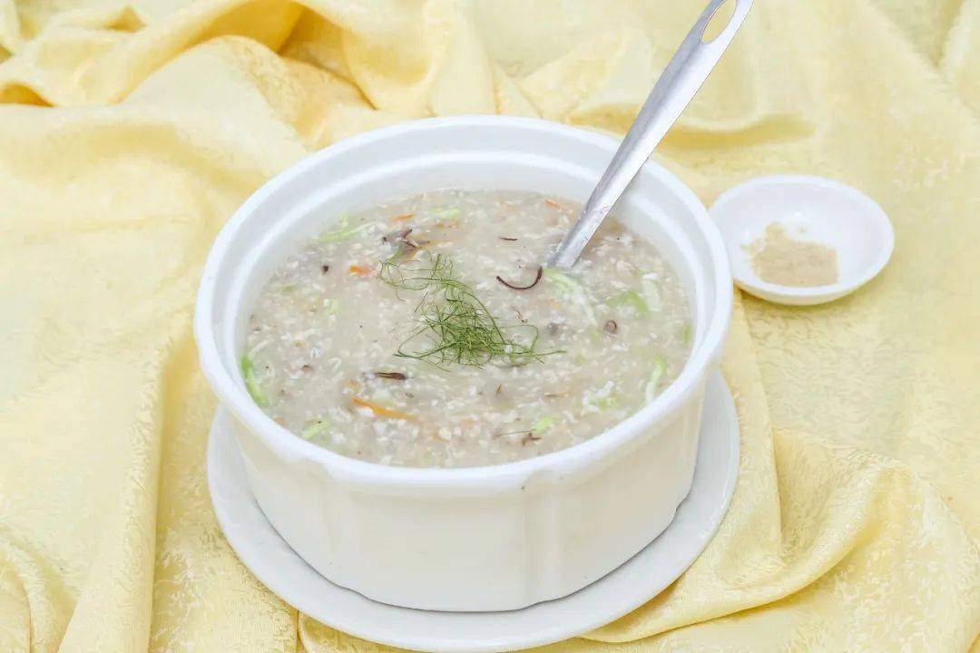 细腻的鱼蓉再加上配料在里面味道鲜甜口感清香!