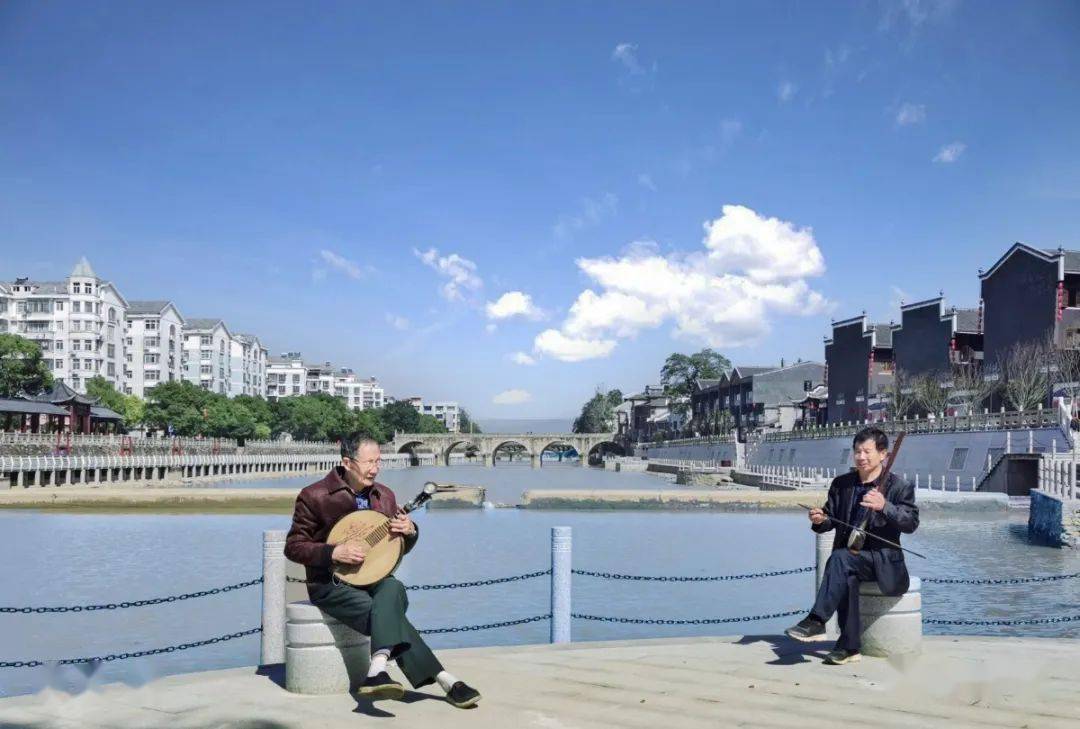 奔跑跨越城市建设篇袁水荡漾映新城