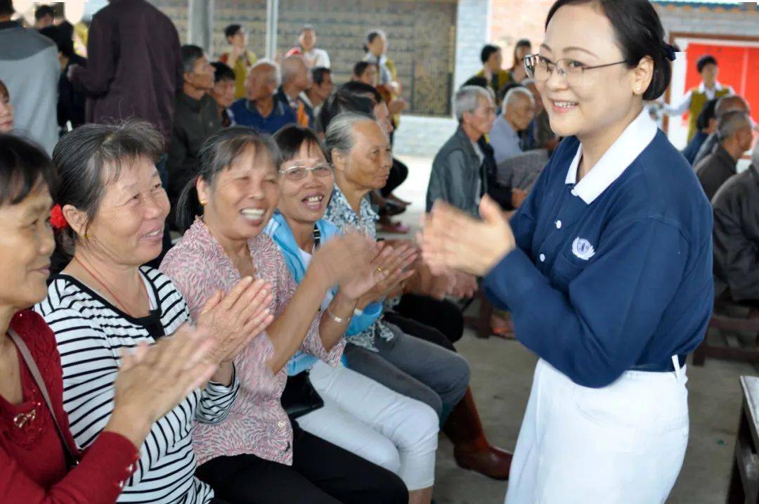 湛江市吴西村九九重阳节感恩孝亲文化活动名旦黄雪荣演唱雷歌作词陈