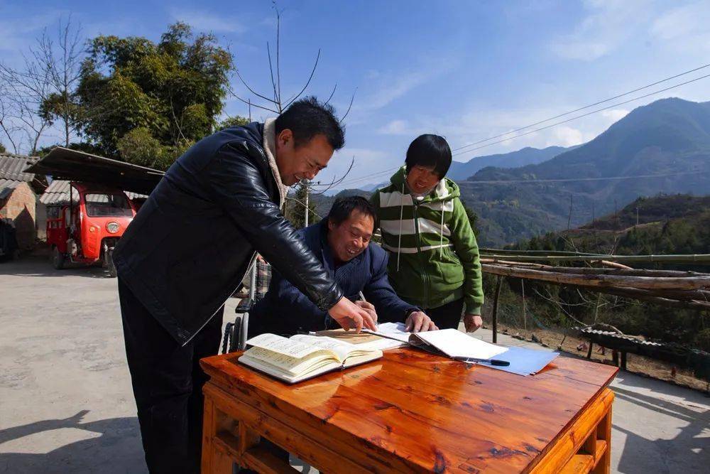 《农业合作助脱贫(组照)北碚区三圣镇矛庵村"季季鲜农业合作社"