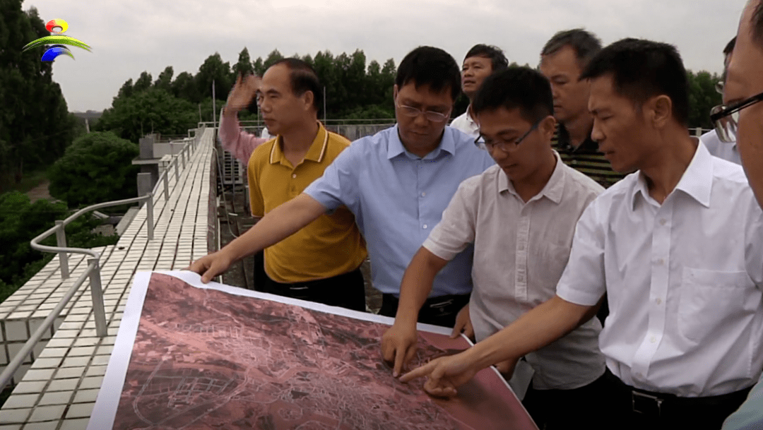会议之前,与会人员一行在全可文书记带领下,先后来到大山江街道教育城