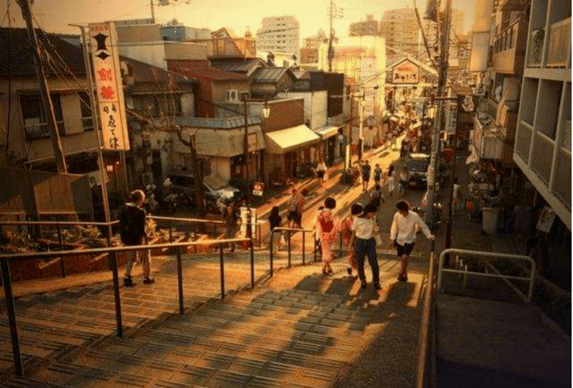 谷根千街景(图源网络)20世纪90年代,艺术介入已成为新的发展.