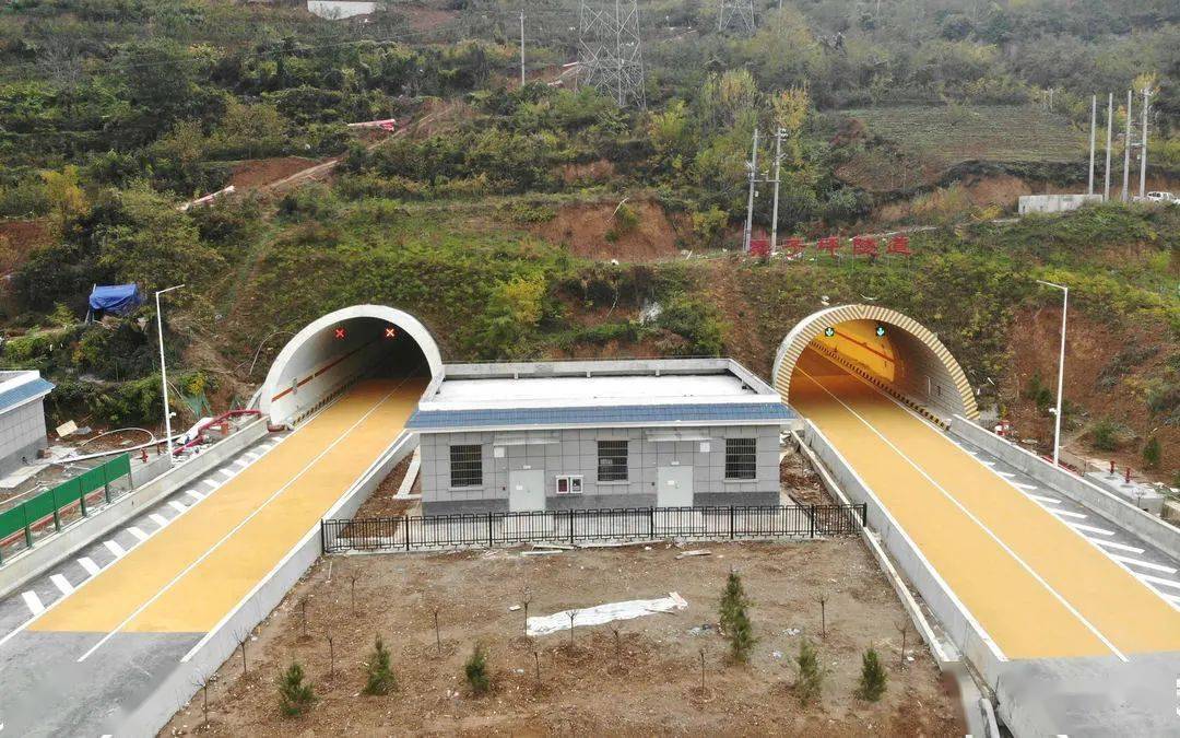 太白至凤县(陕甘界)公路是陕西高速公路网规划的18条联络线中的一条