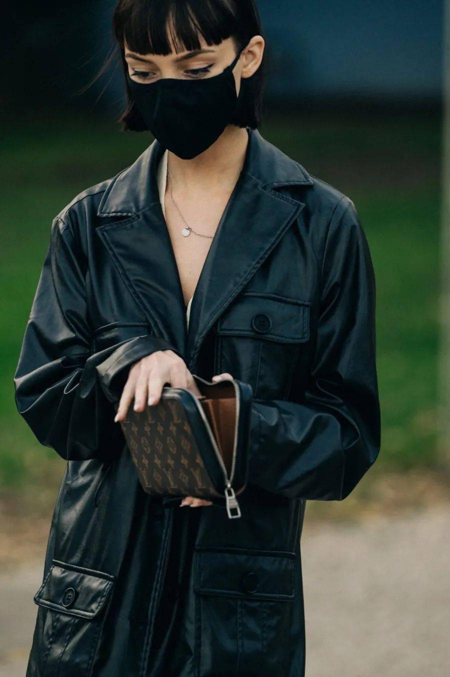 虹歌时尚2021春夏街拍欣赏