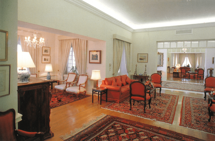 高贵优雅的澳门主教山,珠海就能看到_何鸿燊