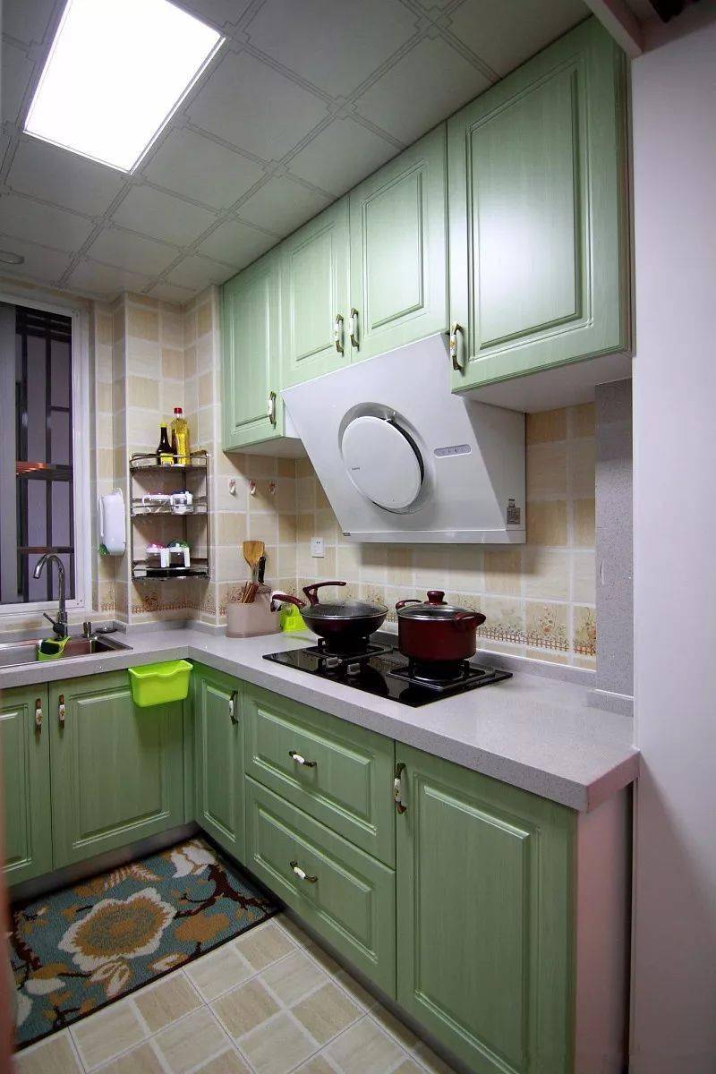 厨房总是脏乱差多半是橱柜颜色没选对照着这样装准错不了