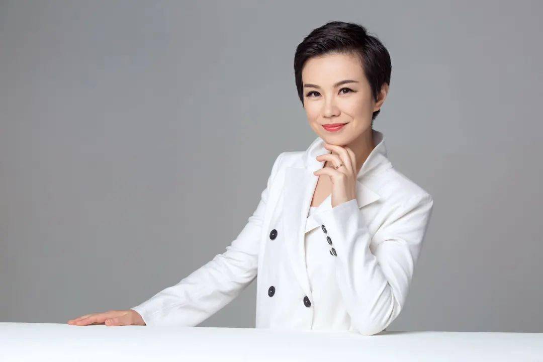 陈琳,指挥家,目前任教于中央音乐学院指挥系.