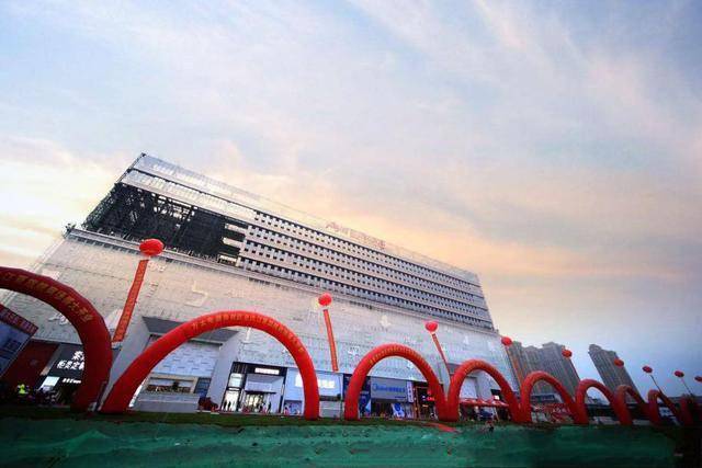 欧亚达江夏旗舰店开业万人打卡9小时卖货3000万