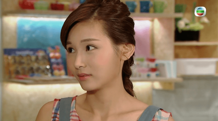 tvb小花《踩过界ii》容升大律师!发文激动:终于不演学生和女儿_简淑儿