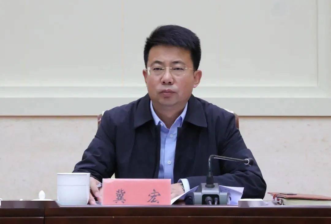 集宁区召开脱贫攻坚工作推进会议