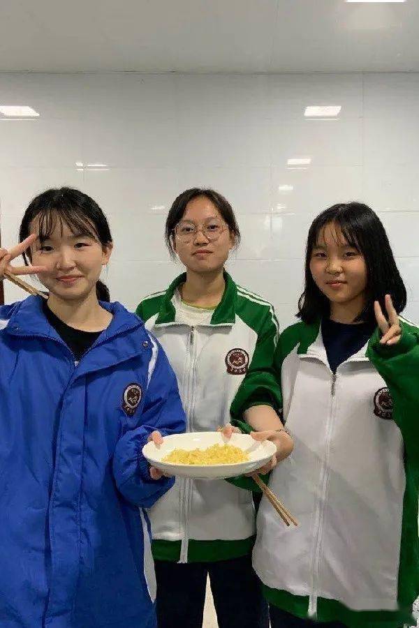 一碗人间烟火气,满盛校园百般味 ——新都二中融通课程之舌尖上的美味