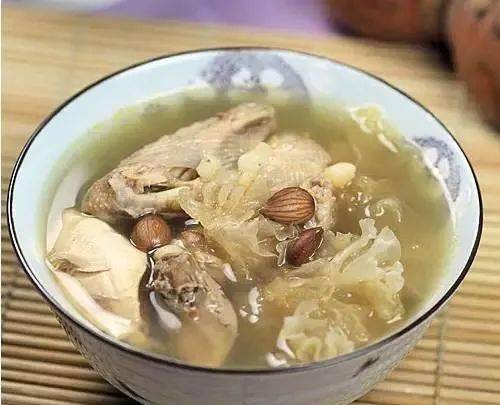 杏仁川贝炖瘦肉