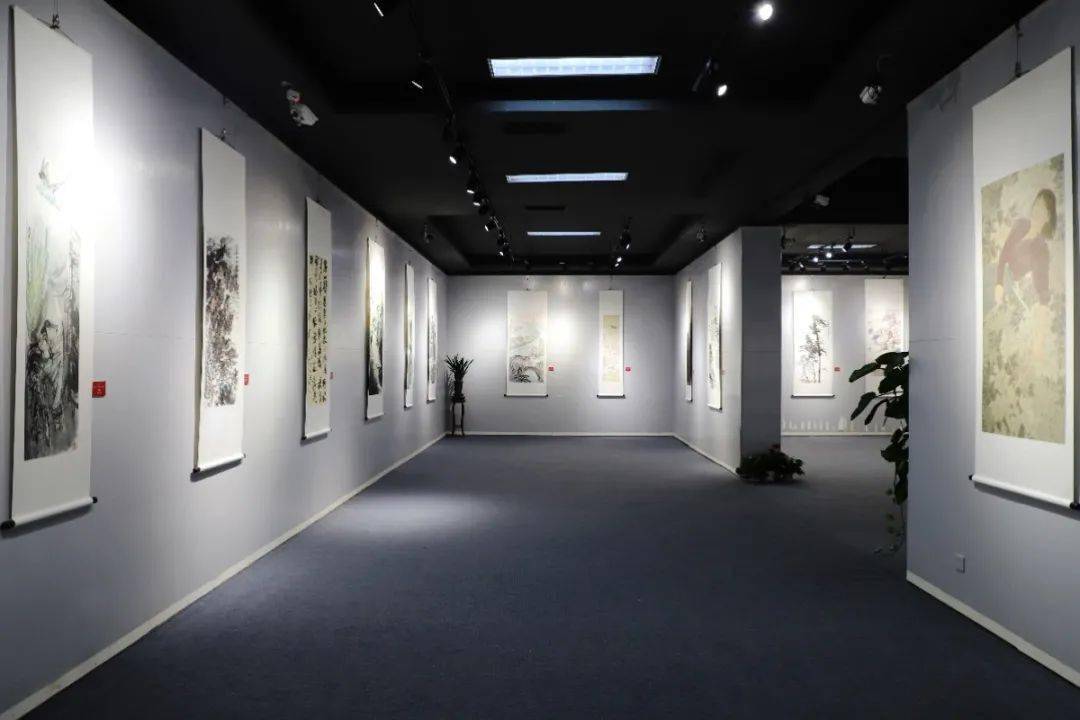 作品展示《斑鸠嬉戏图 张晓霞王冕《墨梅 居丽琴唐庚《斗茶记》