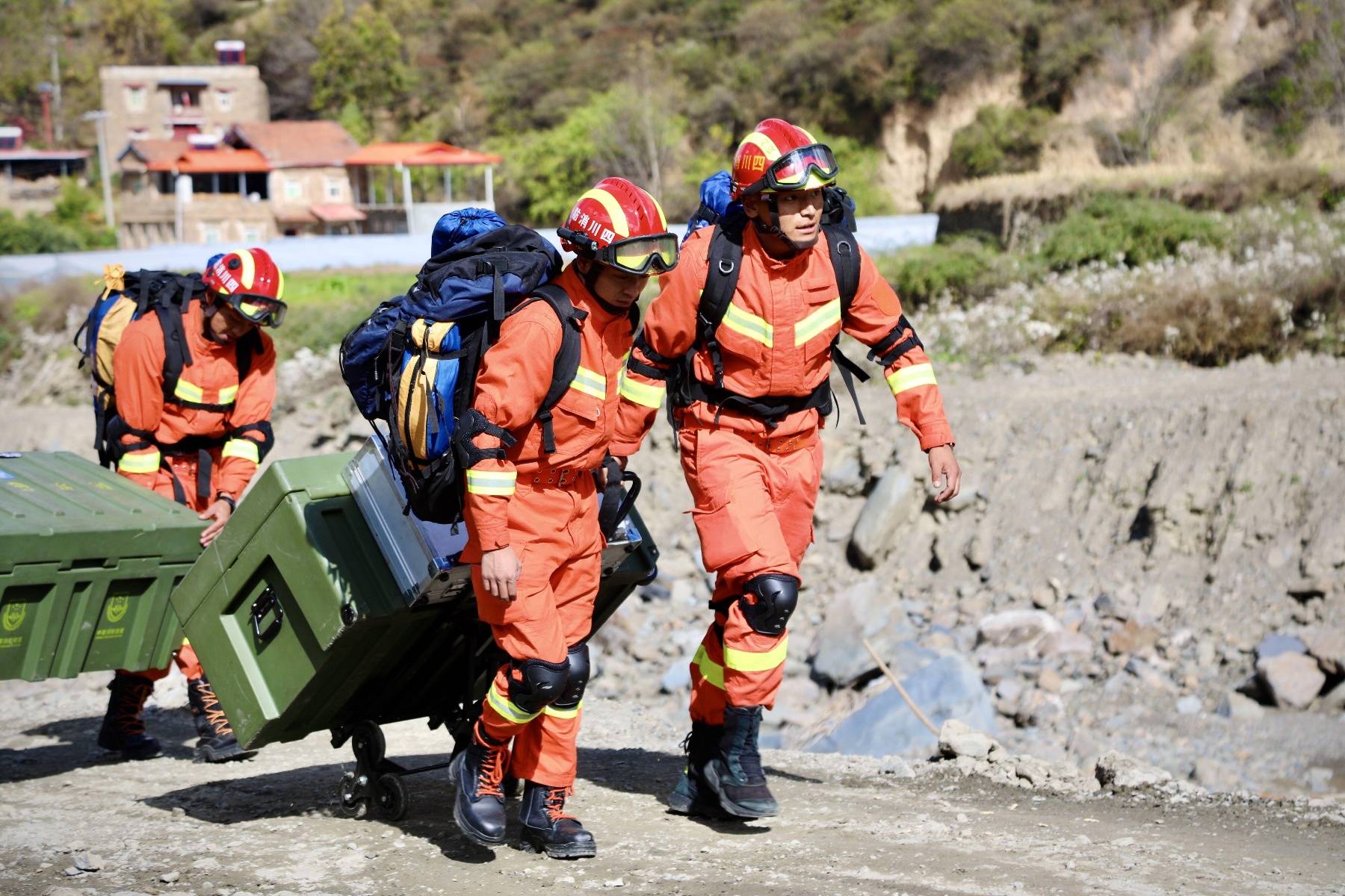 阿坝州消防救援支队开展地震应急救援实战演练