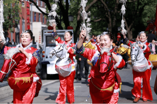 贵州马官花灯踩小脚图片