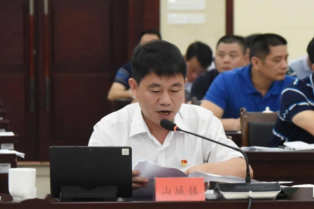 会上,县委文明办通报创城实地督查情况,山城镇,住建局,城管局,市场