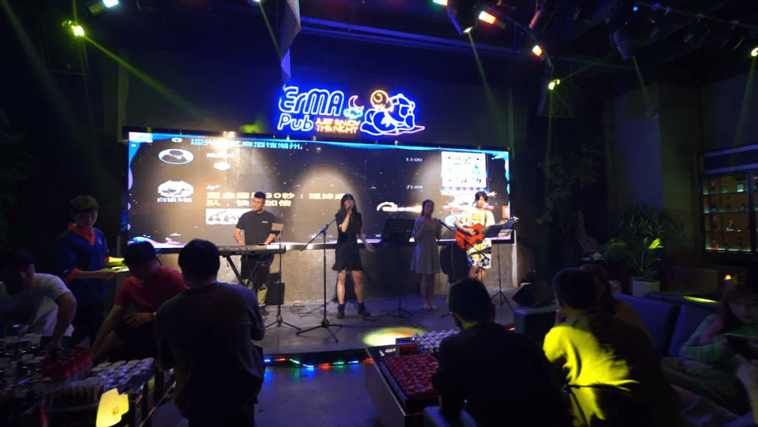 不是吧居然有人不知道火遍成都的贰麻酒馆终于来阜阳啦