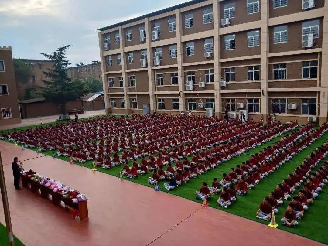 校区名称:求实高中校园风貌开封市求实中学成立于1993年,经过27年不断