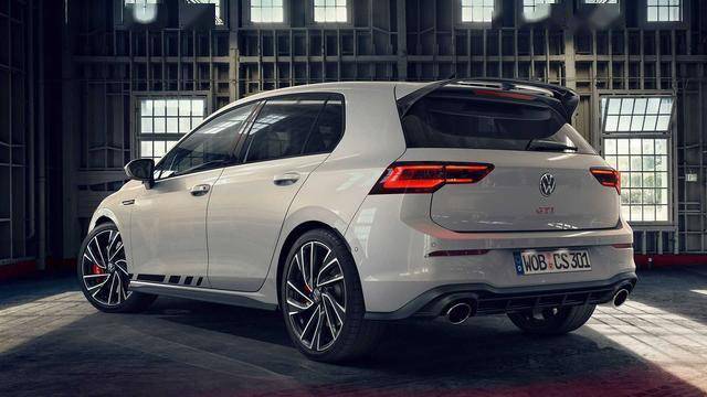 八代高尔夫r | 蓝色的r,它又来了