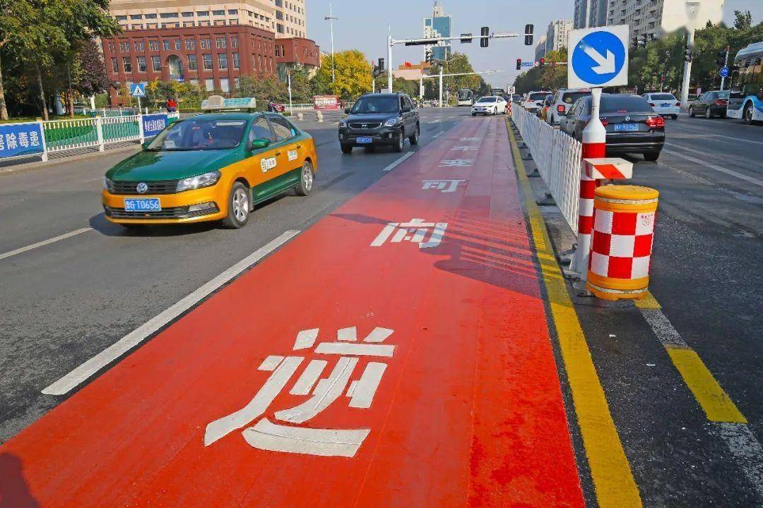 潍坊城区首条逆向可变车道交警提醒这样走