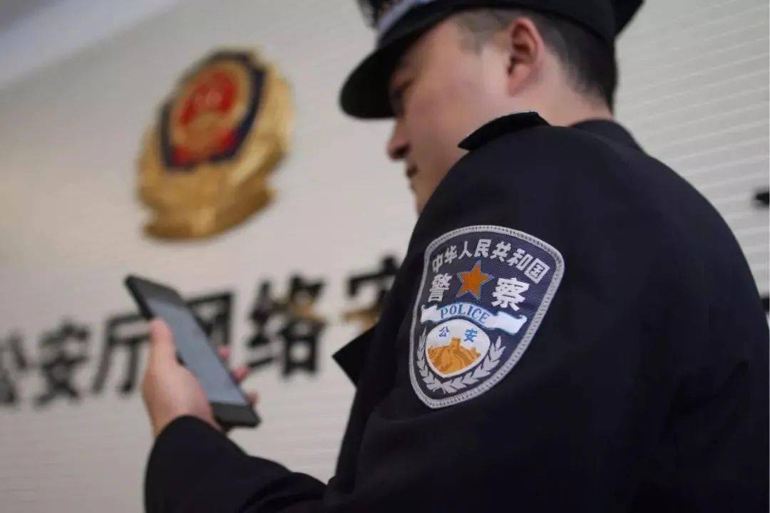 警服不能隨便穿我縣查處一起非法販賣警用標誌警服警械案