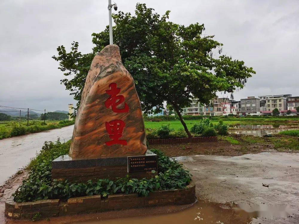 吴圩镇康宁村屯里坡缩影.