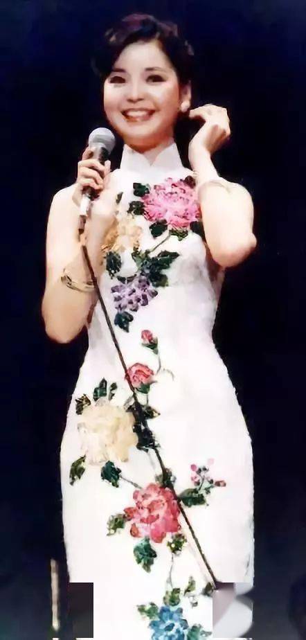 邓丽君的经典旗袍演绎!一代人的记忆,永恒的魅力!
