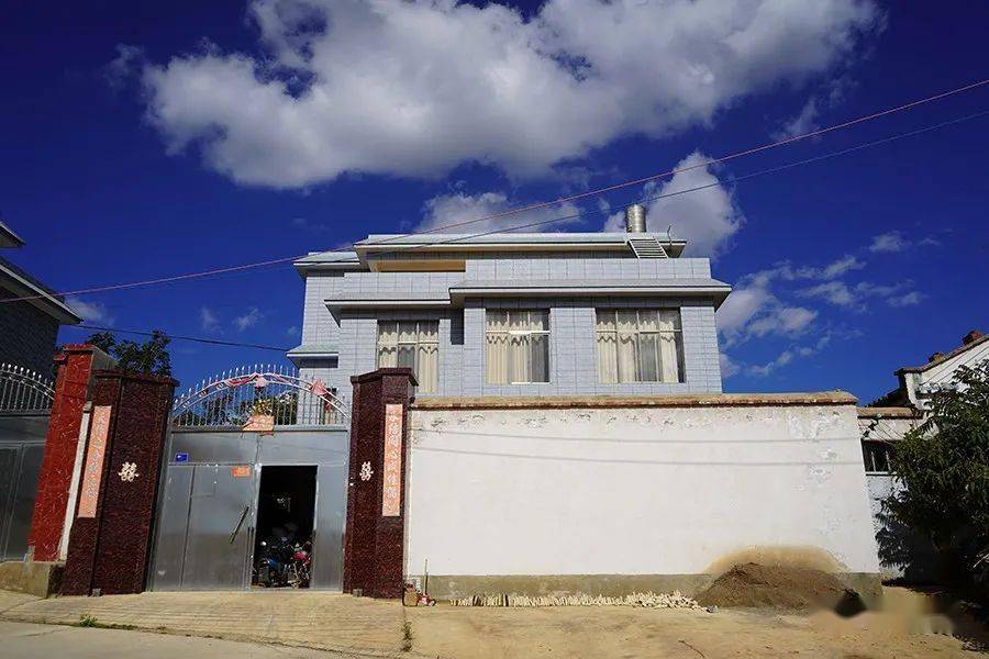 【走向我们的小康生活】祥云:夫妻同心摘穷帽_王崇华