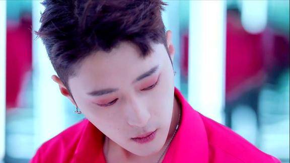 kard回归成员金泰亨预告公开时尚造型魅力飙升