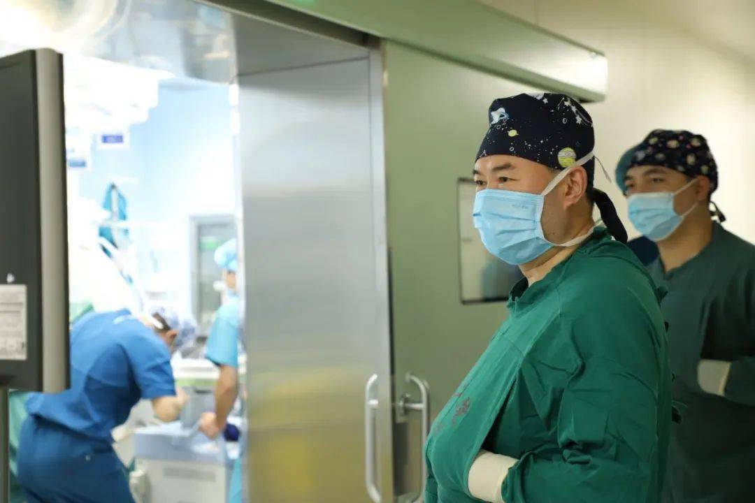 坚守创新丨西北民大附属医院省二院院长谢兴文为医护人员作题为科研