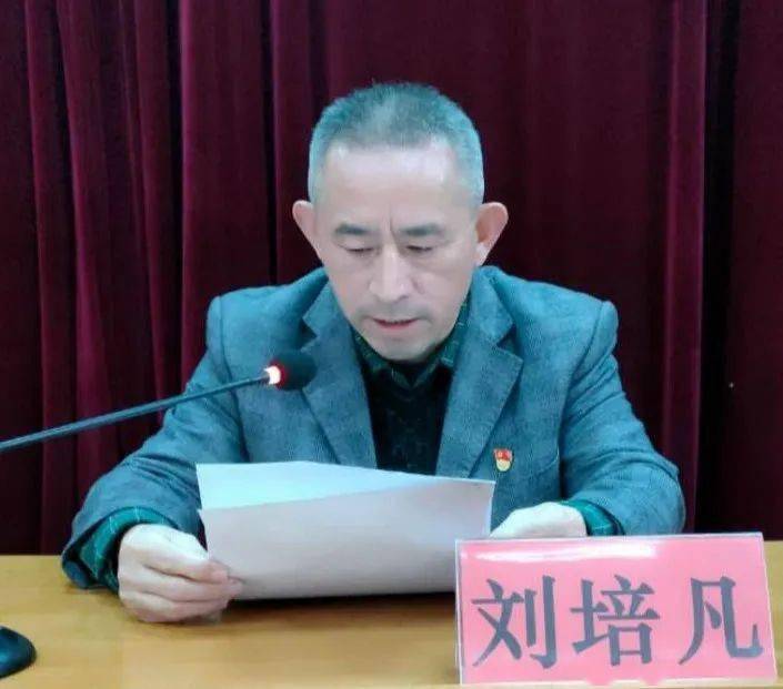 肥城市龙山中学全体教职工认真学习十九届五中全会精神并总结部署学校