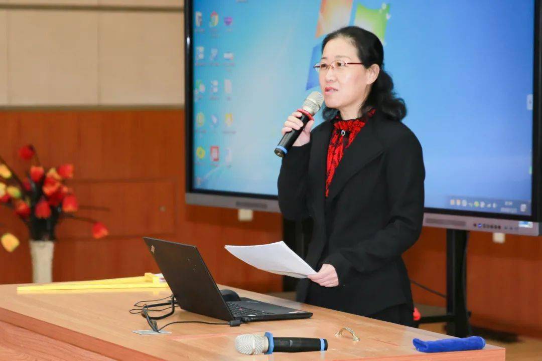 来自于东北师大附中幼儿园的赵明老师,小学部的郝薇老师,初中部的迟