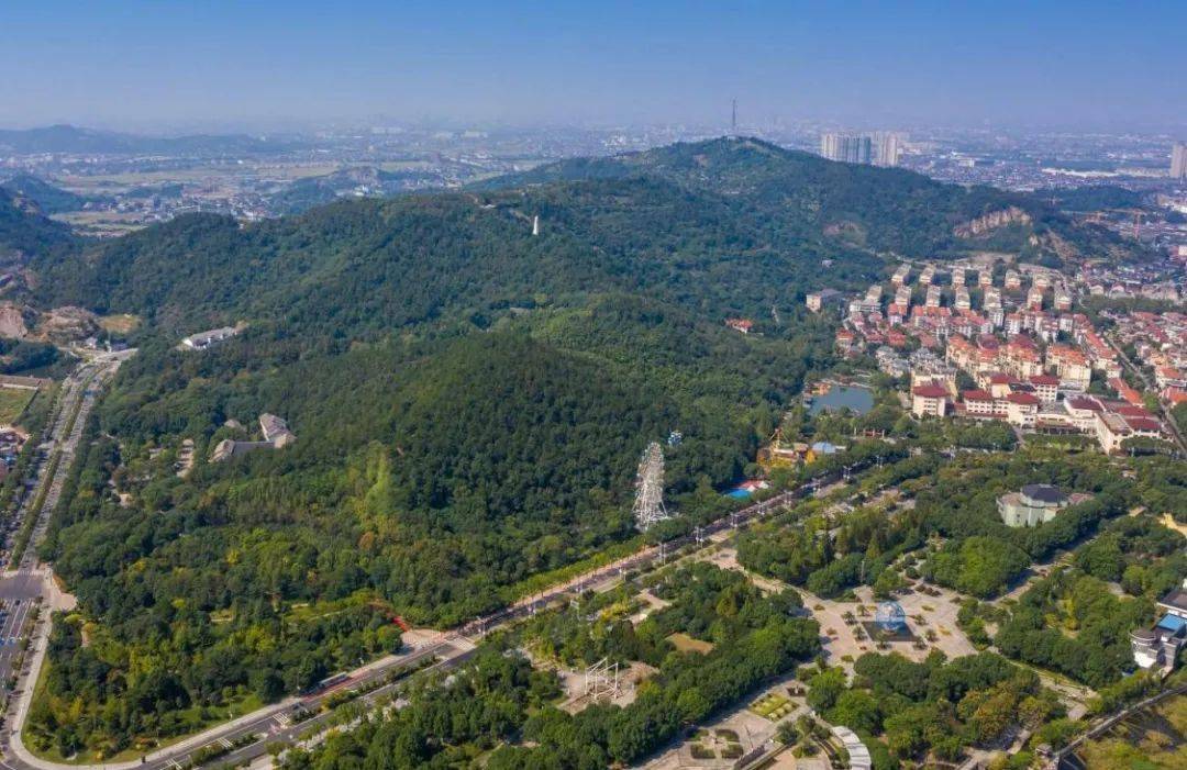 融创江岸臻园宽境197户型臻藏城芯理想生活