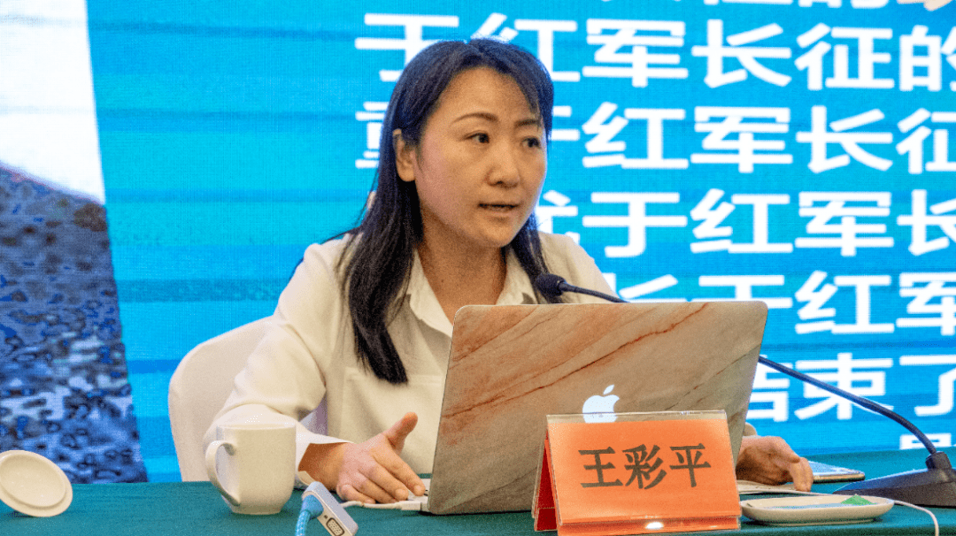 会上,王彩平教授从"为什么要做好舆论引导""谁来作新闻发布""在什么