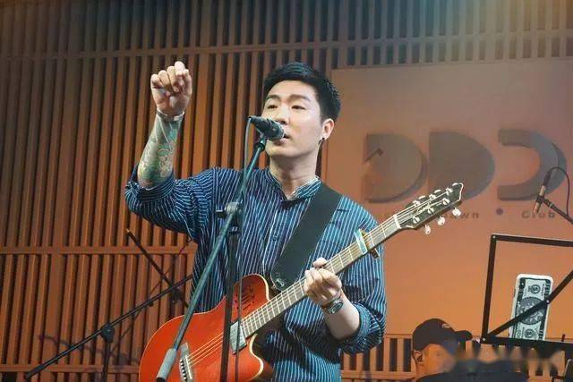 今晚演出|晓月老板|温酒一杯,新曲几首,郑州专场见,你我共暖寒冬_口琴