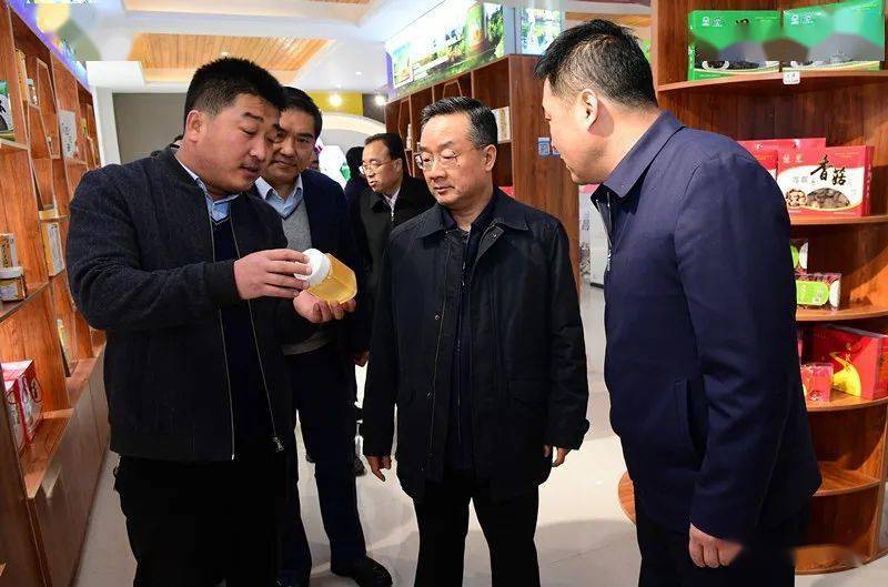 11月4日至5日,省委副书记,省长唐仁健在陇南市宕昌县调研指导脱贫攻坚