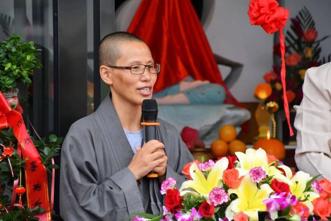 欢喜斋发起人果谦法师就欢喜斋创办五年来经费收支,人员用餐等情况做